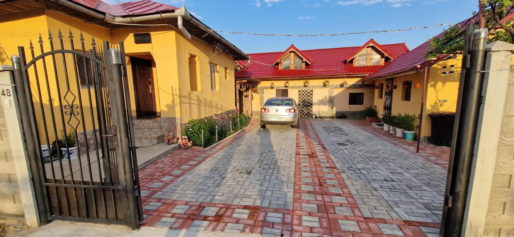 Casa Andreea Hotel โนวาชิ-สเตรยนี ภายนอก รูปภาพ