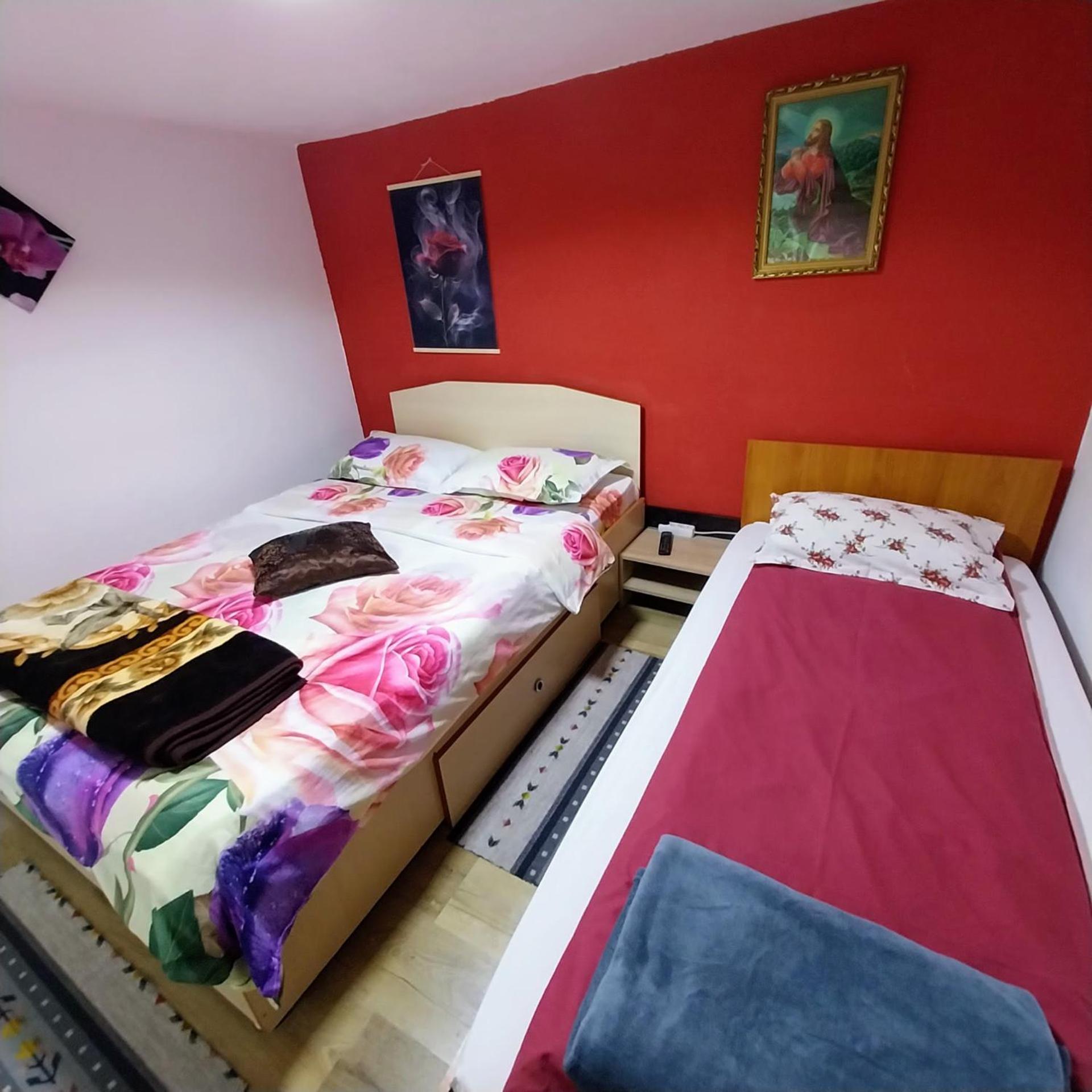Casa Andreea Hotel โนวาชิ-สเตรยนี ภายนอก รูปภาพ