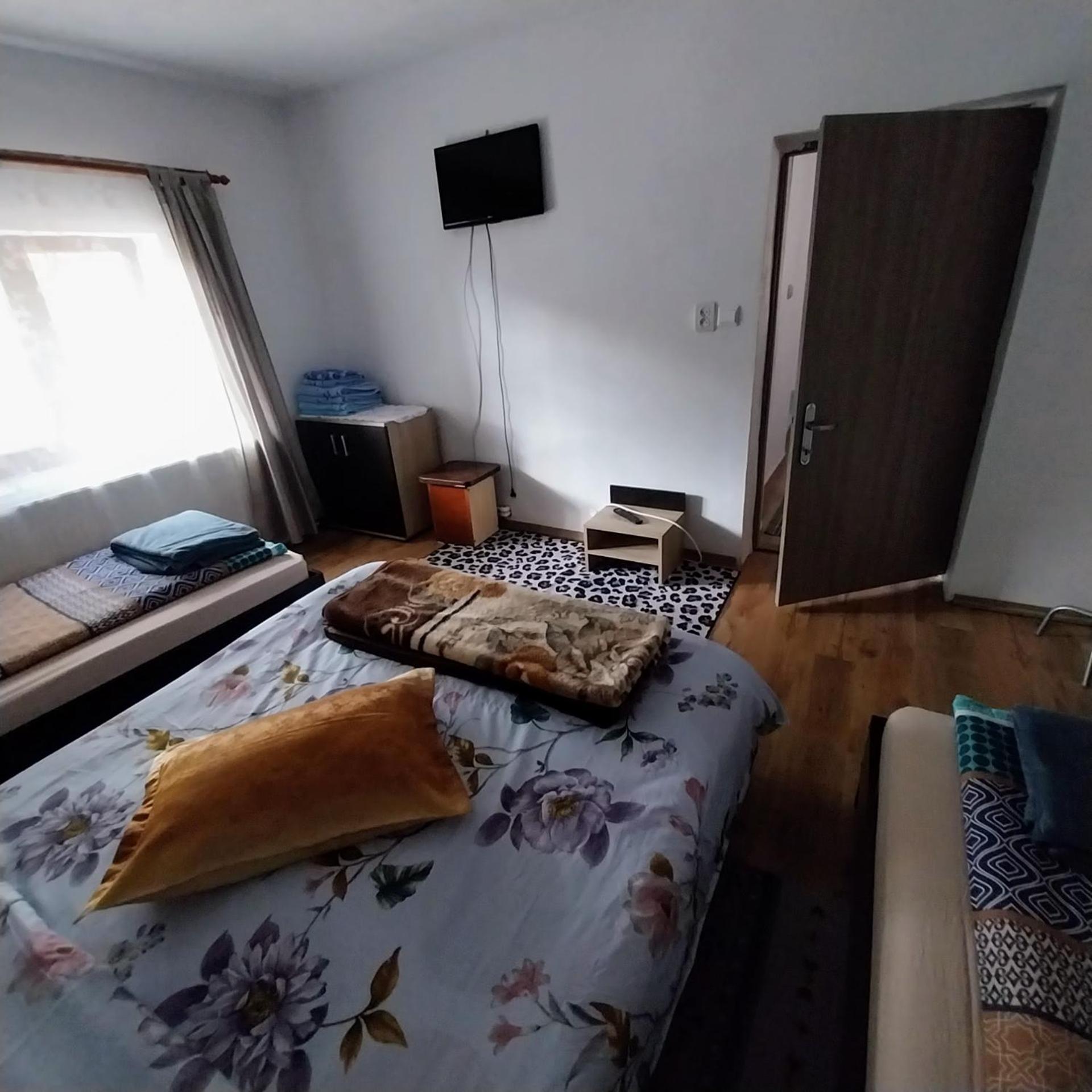 Casa Andreea Hotel โนวาชิ-สเตรยนี ภายนอก รูปภาพ