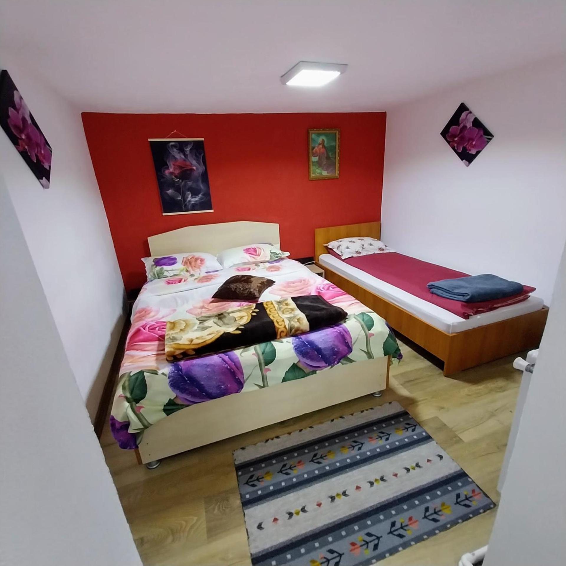 Casa Andreea Hotel โนวาชิ-สเตรยนี ภายนอก รูปภาพ